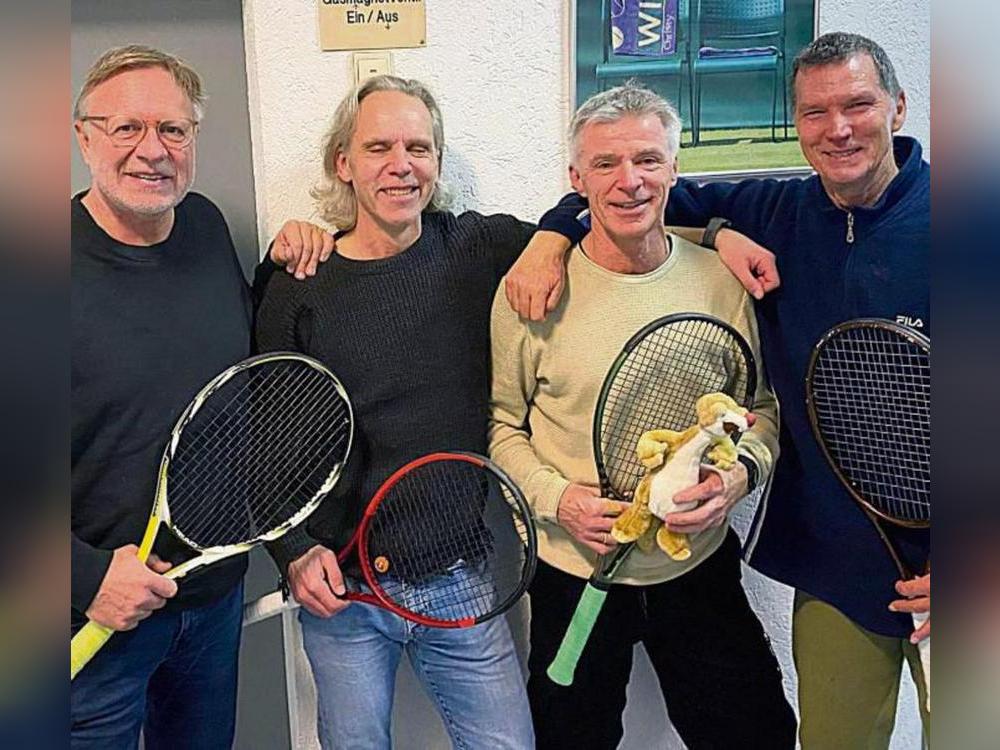 Gut lachen hatten die Herren 55 des TC BW Anröchte, denn in der Westfalenliga überraschten sie mit einem deutlichen 5:1-Erfolg beim Recklinghäuser TC.