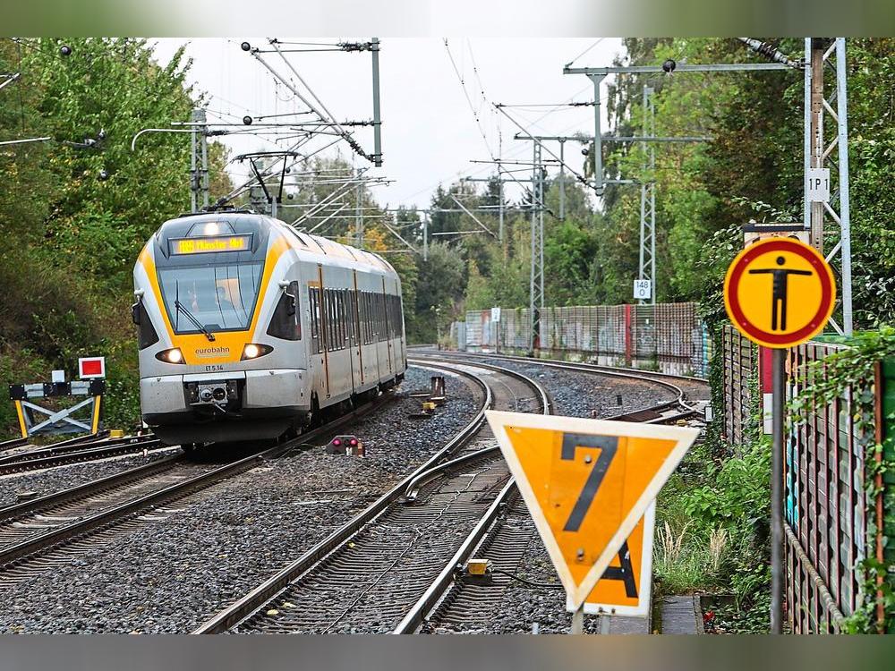 Eine Eurobahn hat am Mittwochmorgen einen Einkaufswagen in Scharmede überfahren. Dieser wurde laut Bundespolizei absichtlich auf die Gleise gestellt. Archivfoto: Laame
