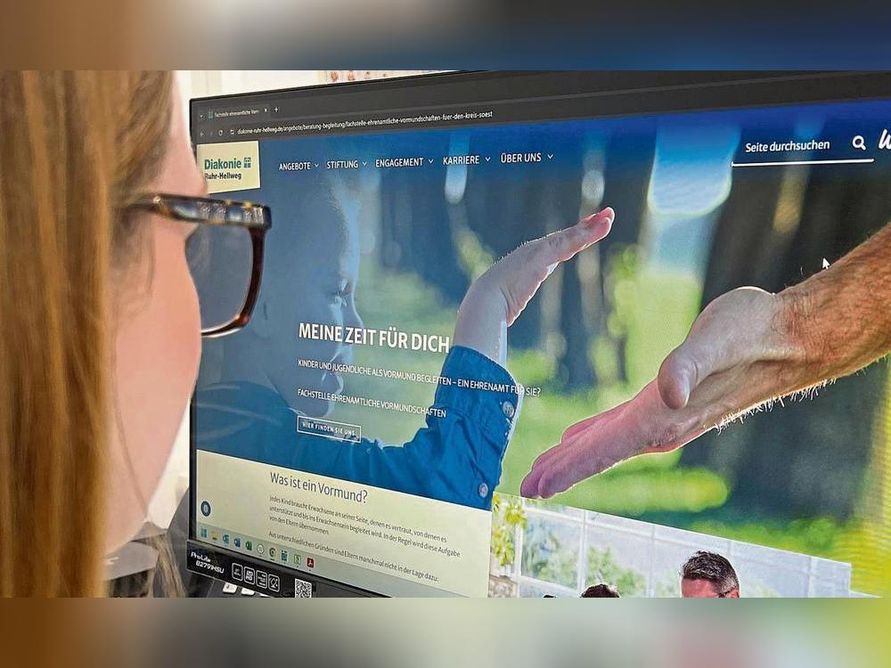 Auf der Website der Diakonie Ruhr-Hellweg finden Interessierte viele weitere wichtige Informationen zum Thema ehrenamtliche Vormundschaft. Foto: Anja Bsdurek