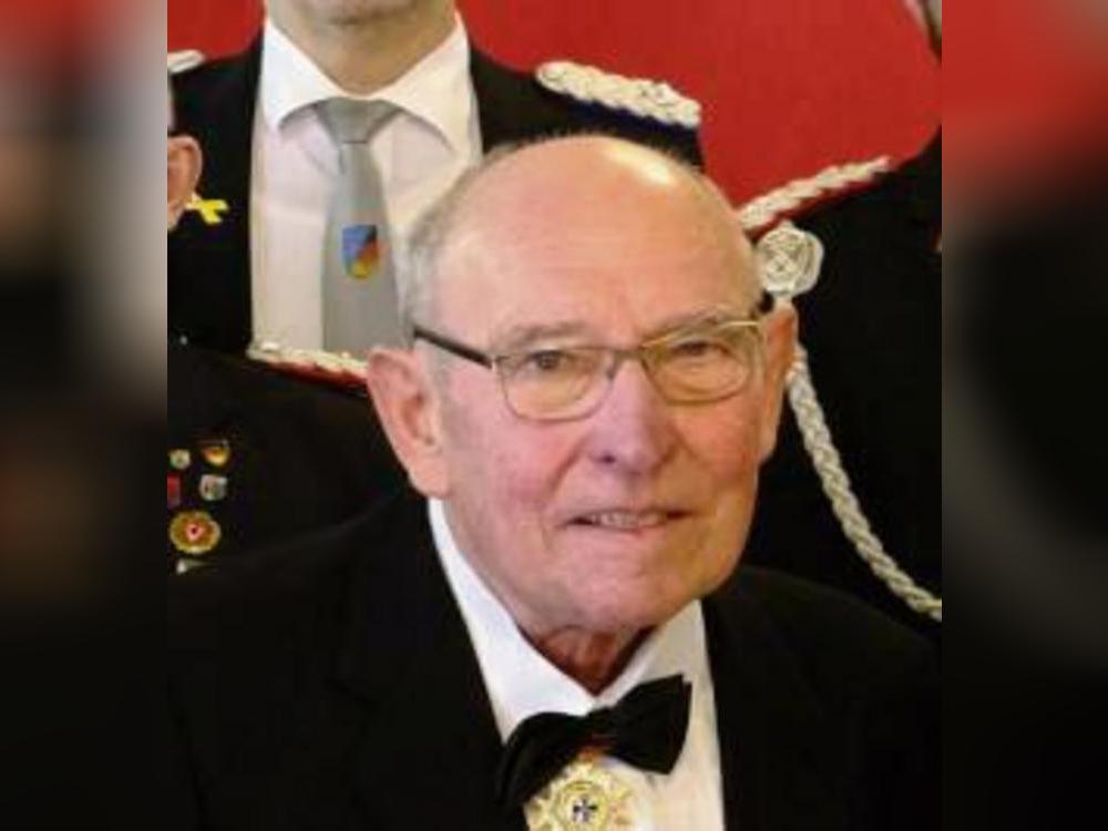 Franz-Josef Blanke wurde mit dem großen Verbandsorden der Soldatenkameradschaft ausgezeichnet. Foto: Johannes Büttner