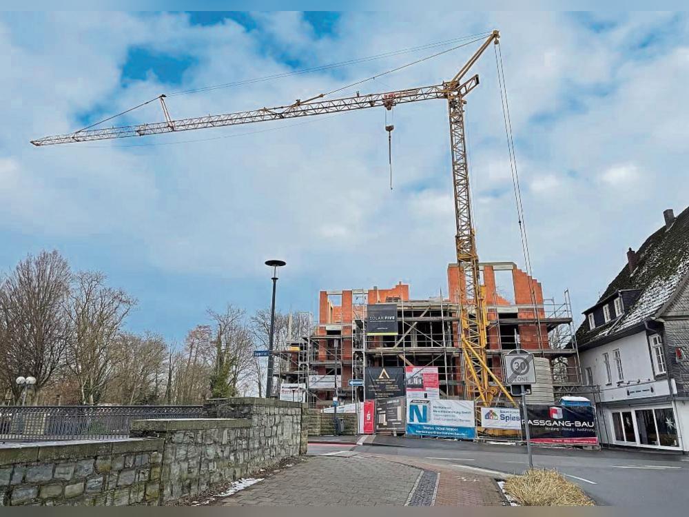 Und Los! Mit dem Bau-Turbo sollen Entscheidungsprozesse im Bau- und Genehmigungsrecht deutlich beschleunigt werden. In Lippstadt werden derzeit die Leitplanken für das neue Bundesgesetz erarbeitet. Foto: Kristina Rückert