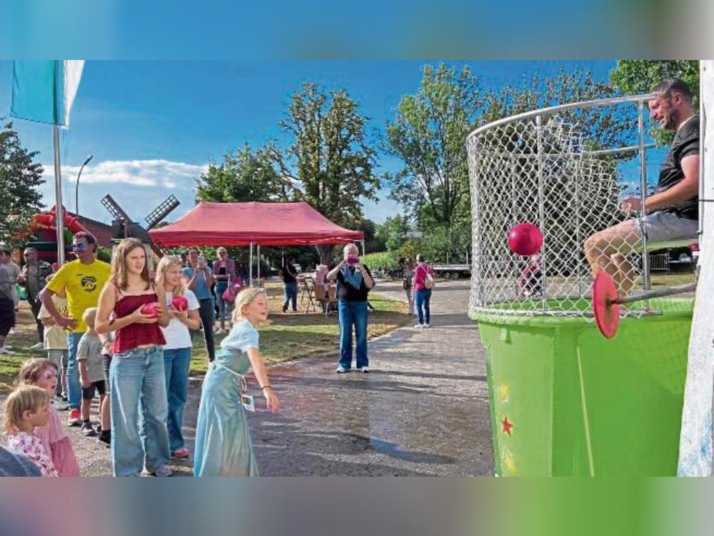 „Dass der Zusammenhalt bleibt so wie er ist“, wünscht sich Ortsvorsteher Mario Bußmann für die Zukunft. Beim Dorffest im Sommer wurde das zuletzt zelebriert. Archivfoto: Wibke Bußmann