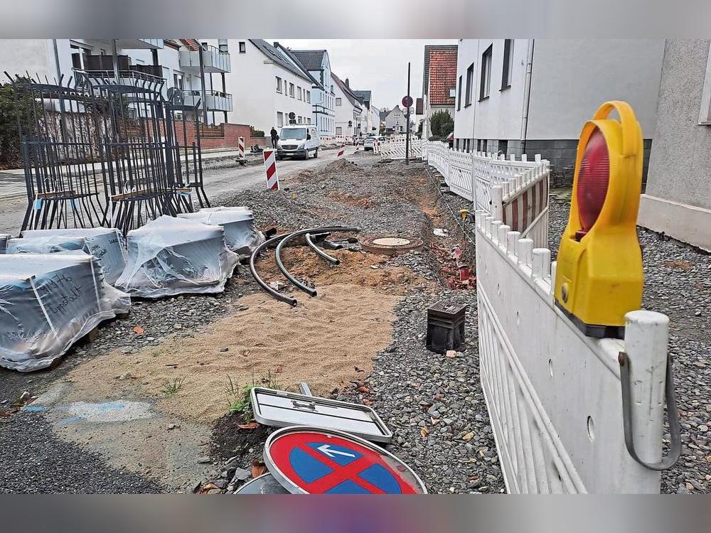 Wer ein Grundstück besitzt, muss seit 2022 keinen Cent mehr dafür zahlen, dass die Straße vor der eigenen Haustür saniert wird. Hier im Bild: die Westernkötter Straße, die vor drei Jahren ausgebaut worden war. Foto: Niggenaber