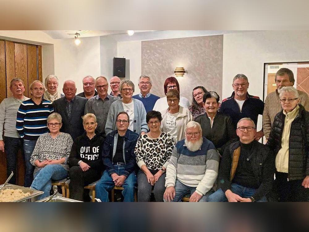 Die Klasse setzte sich einst aus Schülerinnen und Schülern aus Esbeck, Dedinghausen, Rixbeck, Hörste, Mettinghausen und Bökenförde zusammen.