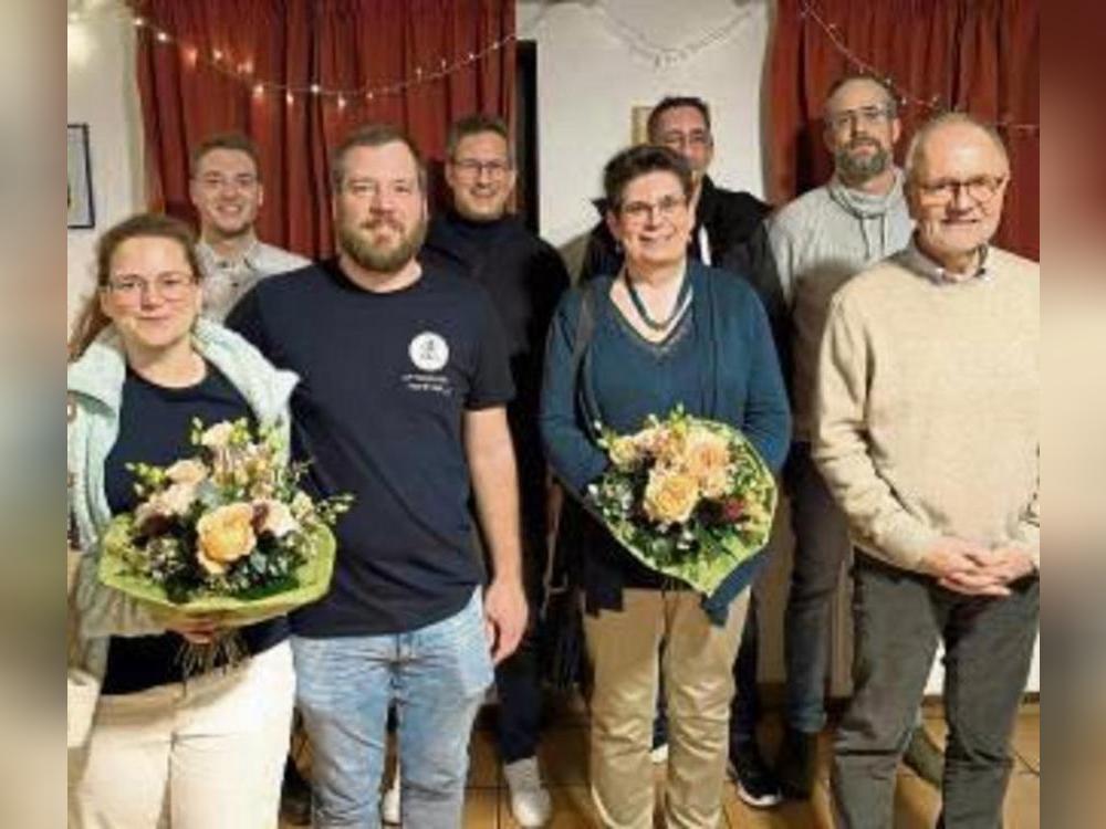 Vorstand, Majestäten und Jubelkönigin freuen sich auf das Schützenjahr. Vordere Reihe v.l: Königspaar Christina & Markus Littlejohn, 25-jährige Jubelkönigin Waltraud Pfahlberg, Oberst Ulrich Köster. Hintere Reihe v.l.: Frederik Kasperski, Dierk Meincke, Jesko Ehrich, Franz Biermann.