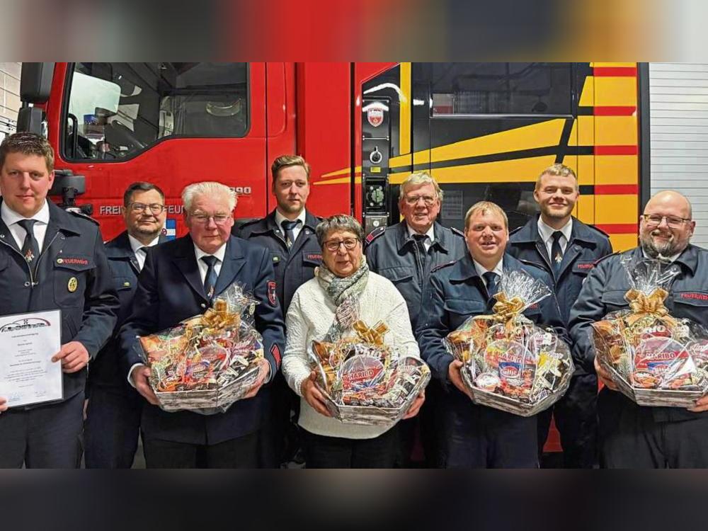 Die Feuerwehr Mönninghausen bedankte sich für die Einsatzbereitschaft und beförderte einige Kameraden.