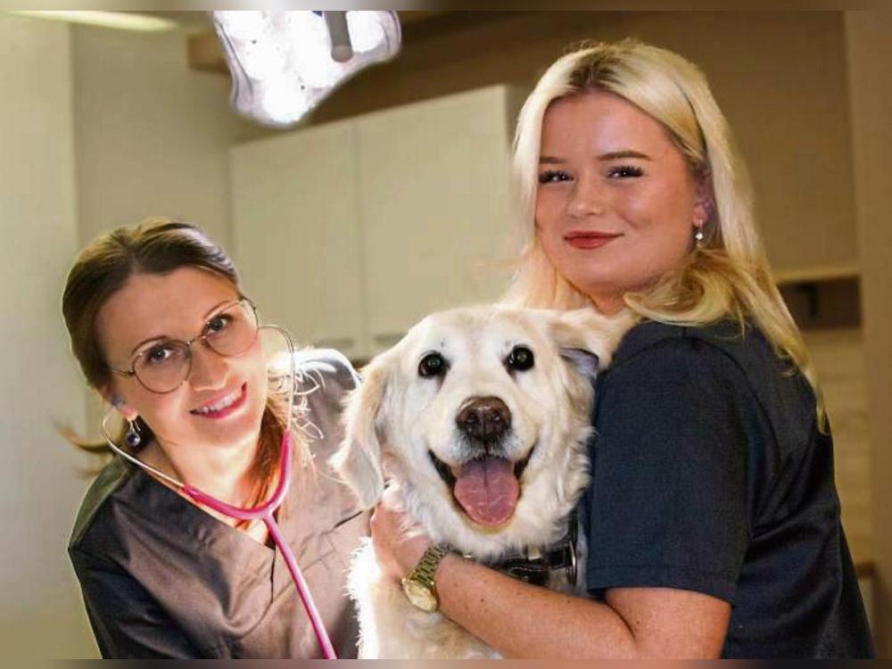 Tierärztin Alina Landmann (r.) und die tiermedizinische Fachangestellte Sinah-Marie Götz in der neuen Praxis. Foto: Helga Wissing