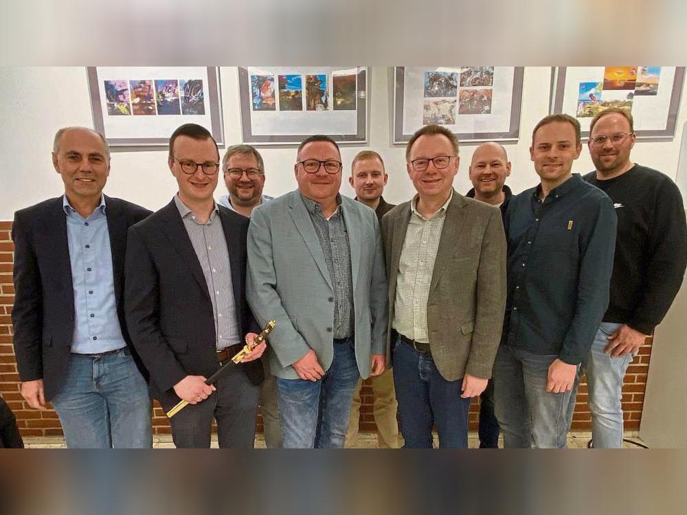 Unser Bild zeigt die Schützen, v.l. Matthias Pink, Philipp Prinz, Christian Wischmann, Kaiser Dirk Hasse, Tom Berhorst, Raimund Craes, Stefan Salmen, Moritz Berhorst, Hendrik Hoppe.
