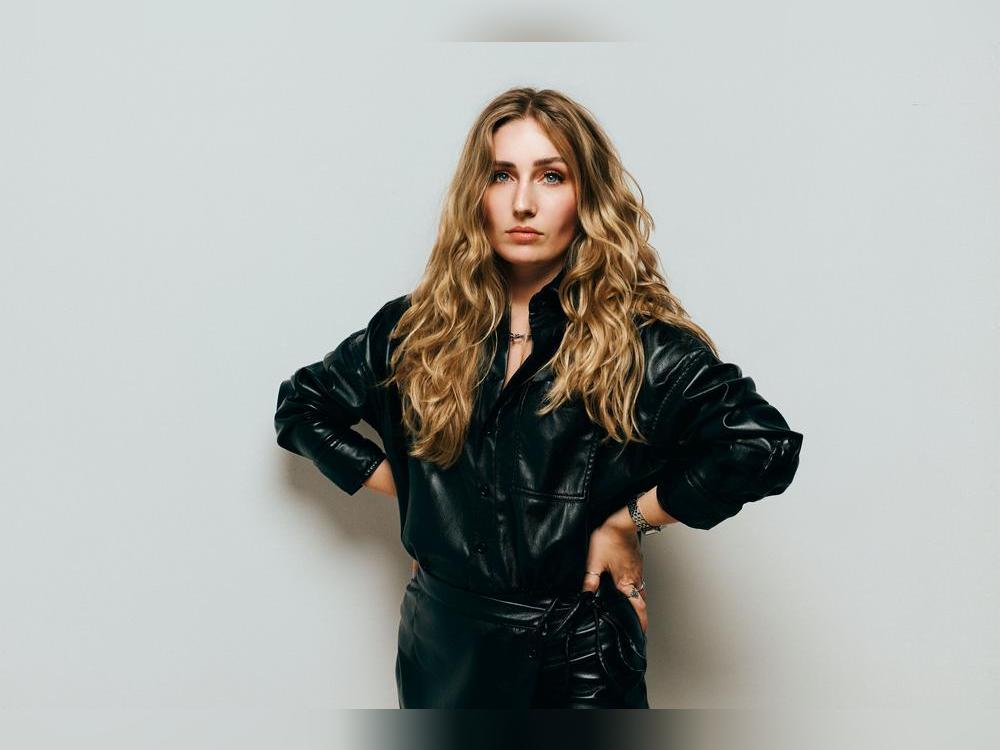 DJane Karla Blum will die Energie der Berliner Clubnacht nach Geseke. 