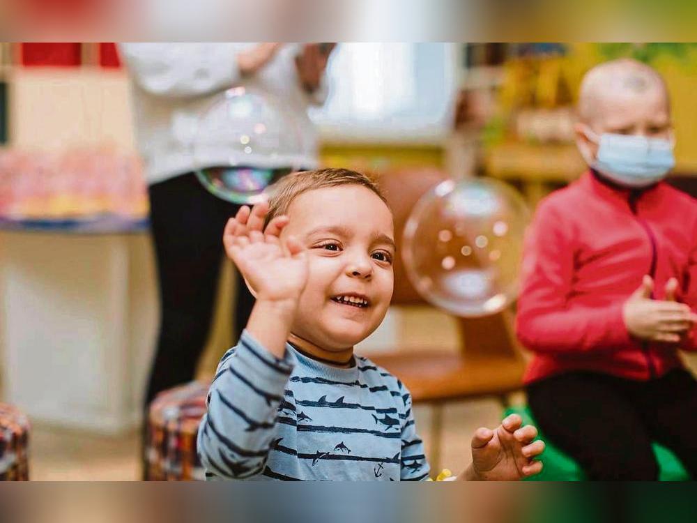 Jahrelang konnte Yaroslav nicht rennen – dank der Hilfe der Patriot-Leser darf er heute wieder Kind sein.