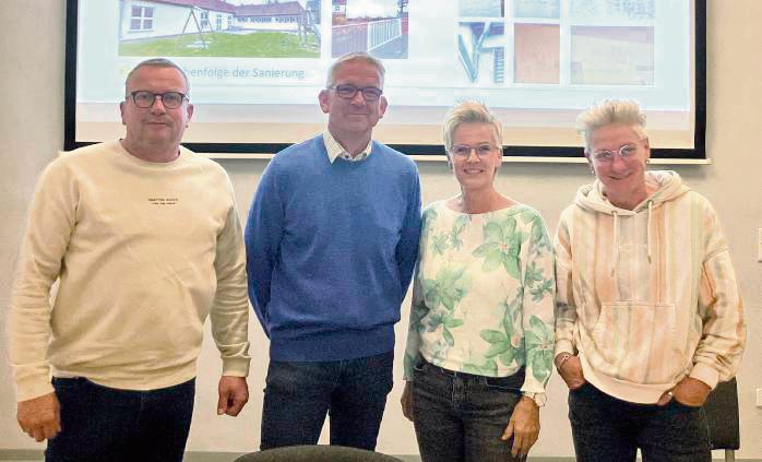 Stellten die Pläne für Dorfgemeinschaftshaus und Grillhütte vor: (v.l.) Ortsvorsteher Michael Peitz, Markus Buschkühle, Heike Sohlich und Martina Gudermann. Foto: Wibke Bußmann