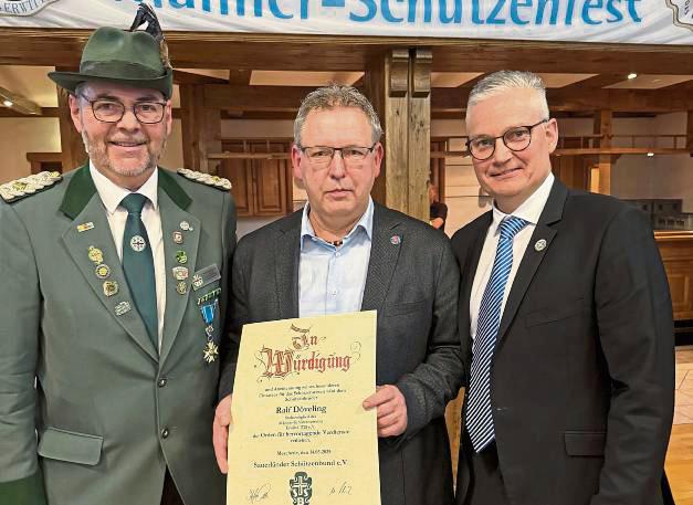Ralf Döveling (M.) erhielt die höchste Auszeichnung.