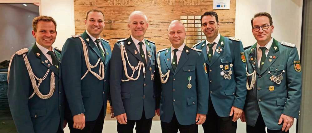 Neuer Vorstand des Schützenvereins Horn-Millinghausen: (v.l.) Matthias Maas, Marc Buschkühel, Rainer Niehaus, Thomas Hefner, Theo Wilmes und Ralf Johanterwage. Foto: Gerwin