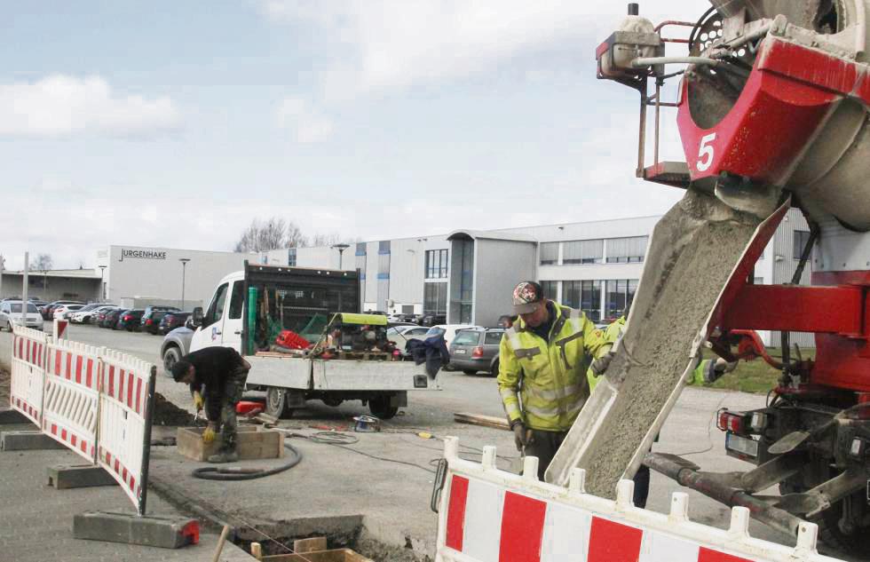 Beim Lippstädter Ideal-Werk im Gewerbegebiet am Wasserturm haben die Vorarbeiten für den Bau des neuen, modernen Bürogebäudes begonnen. Foto: Schwade