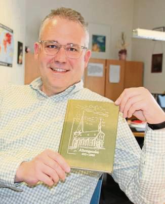 Auf Spurensuche: Altengesekes Ortsvorsteher Thomas Gerwin. Foto: Meschede