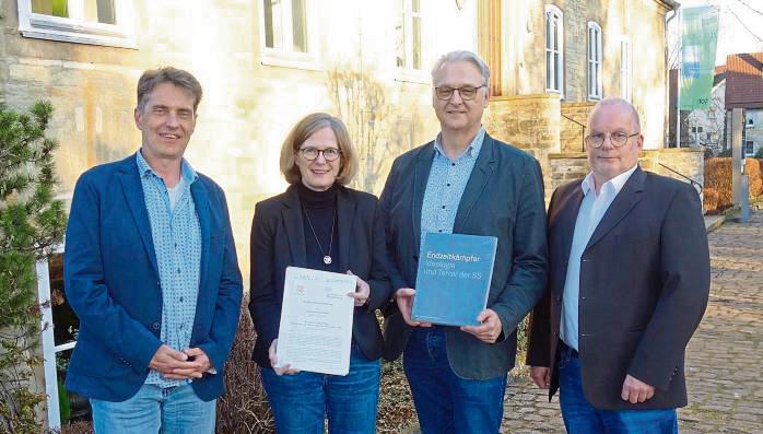 Freuen sich über die Kooperation (v.l.): Reinhard Fromme (Leitung Museumspädagogik), Museumsleiterin Kirsten John-Stucke, stellv. Schulleiter Wolfgang Marienfeld und Matthias Hartmann (Lehrer).