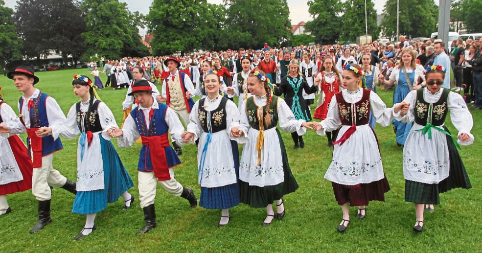 Die Internationale Jugendfestwoche ist ein Aushängeschild für die Vielfalt Europas (hier bei der großen Polonaise). Foto: Büttner