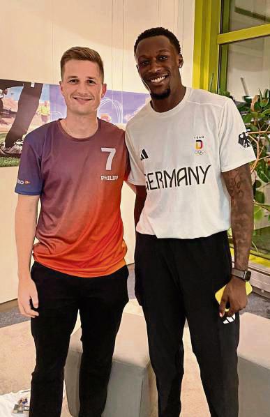 „Ich habe ihm natürlich viel Erfolg gewünscht.“ Fußballer Philipp Köster (l.) vom SuS Bad Westernkotten traf am Samstag im Aktuellen Sportstudio den schnellsten deutschen Sprinter, Owen Ansah.