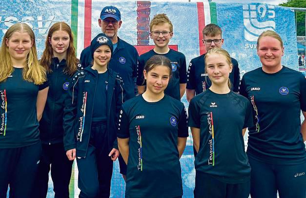 Für Teutonia Lippstadt starteten in Iserlohn (v.l.) Laura Ortmann, Greta Bock, Frida Cedrola, Trainer Hans-Jürgen Brink, Miriam Malcharek, Niklas Reuß, Max Zimmermann, Angelina Below und Trainerin Sabine Andermahr. Es fehlt Luca Hosselmann.