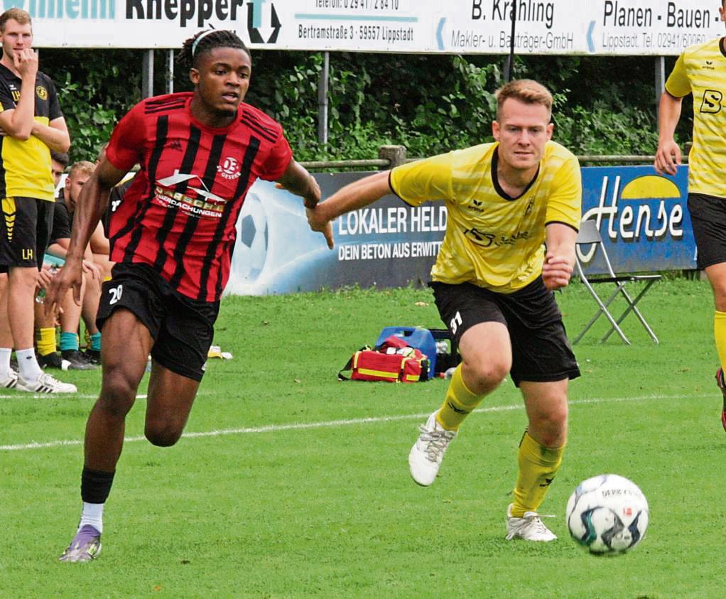 Endlich dem Gegner entwischen und am Ende die ersten Punkte einkassieren wollen die Geseker, die den TuS Freckenhorst auf eigenem Platz erwarten. Das Spiel des SuS Bad Westernkotten II (in Gelb) in Oestinghausen wurde auf den 17. September verlegt. Foto: Schlink