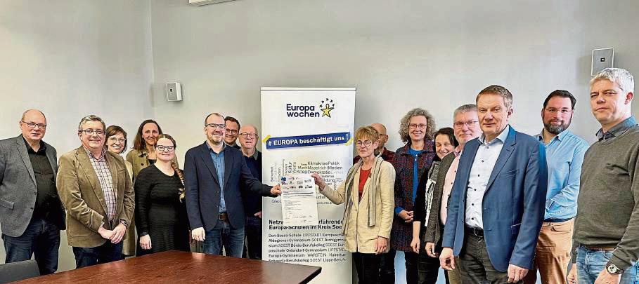 Die acht weiterführenden Europaschulen aus dem Kreis Soest wollen ihr Netzwerk weiter professionalisieren und haben mit der Europa-Agentur beim Kreis Soest jetzt einen Partner. Foto: Gerling (Kreis Soest)
