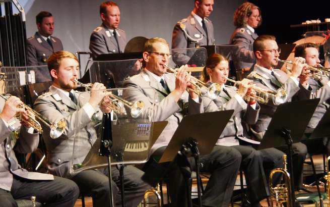 Das Heeresmusikkorps Kassel in Aktion. Foto: Helga Wissing
