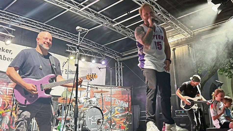 Bald wieder „Mittwochs in Geseke“: Live-Musik auf dem Marktplatz – mit dabei ist, wie hier 2024, auch die Geseker Band Kai hat frei. Archivfoto: Böhmer