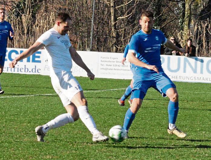 Auf ein Flutlichtspektakel gegen Tabellenführer ASK Ahlen freut sich der FC Mönninghausen (in Weiß). Foto: Schlink