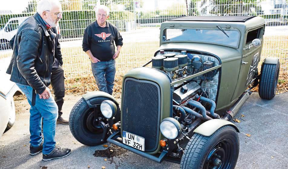 Auf großes Interesse stieß dieser Oldtimer, der wohl mit zu den ältesten angereisten Fahrzeug-Schätzchen zählen dürfte.