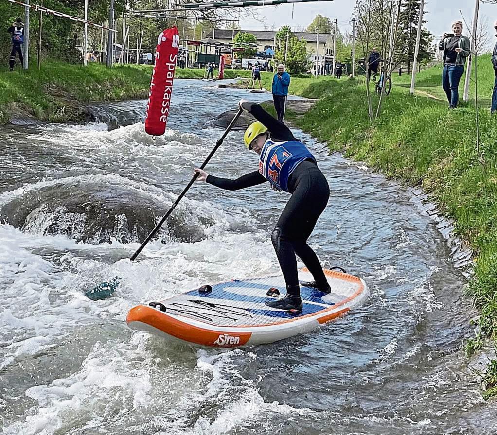 Bei den Deutschen Meisterschaften im Stand-Up-Paddling gewann Kira Rengbers vom WSC Lippstadt zwei Goldmedaillen – im Sprintwettbewerb und im Boardercross.