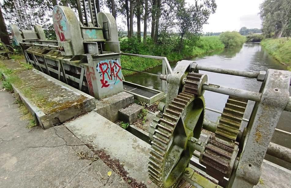 Ab Mitte Juli wird die Lippe nördlich von Garfeln renaturiert. In dem Zuge wird auch Wehr 3 abgerissen. Die Maßnahme soll laut Bezirksregierung 2025 beendet werden. Foto: Niggenaber