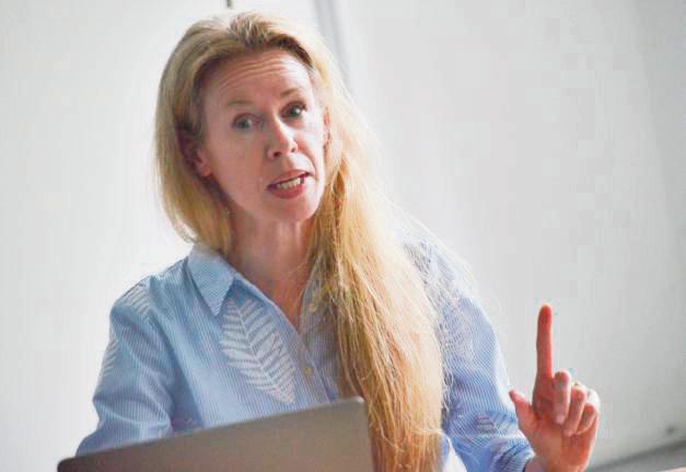 Die in den Vereinigten Staaten lebende Musikwissenschaftlerin Tina Frühauf war in Lippstadt zu Gast. Foto: Gröbing