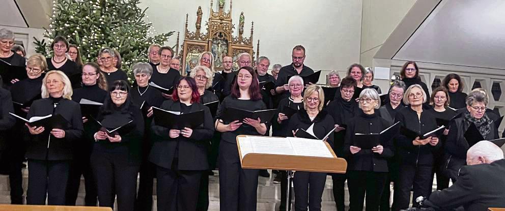 Der Chor „Klangwelten“ setzt sich aus rund 60 Sängerinnen und Sängern zusammen – neue Gesichter sind weiterhin willkommen. Foto: Wibke Bußmann