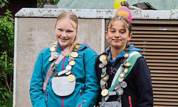Royal: Marie Dahlhoff und Mina Niggemeier. Foto: Biermann