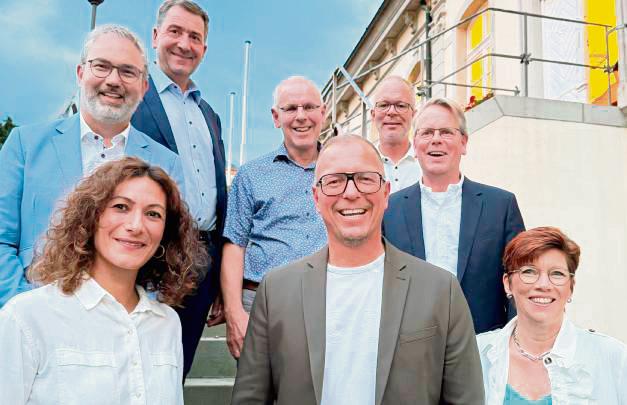 Wiederwahl: Den Werbegemeinschaft-Vorstand bilden weiter (v.v.l.) Ayfer Subhas, Ingo Arndt, Sandra Wallbaum, (h.v.l.) Ingo Pahrmann, Lars Brülle, Walter Beisler, Thorsten Schomaker und Christoph Barnstorf-Laumanns. Beim Treffen fehlten Volker Gode und Alexander Gemein. Foto: Schwade