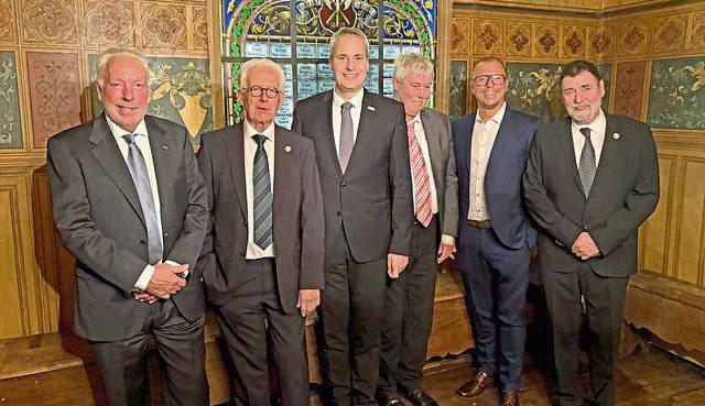 Teilnehmer des 45. Lucasmahls (v.l.): Prof. Hanns-Christian Gunga, Wolfgang Brülle, Bürgermeister Alexander Tschense, Gärtnermeister Meinolf Kruse, Ingo Arndt (Lippstädter Werbegemeinschaft) und Friedrich Wilhelm Hülsemann.