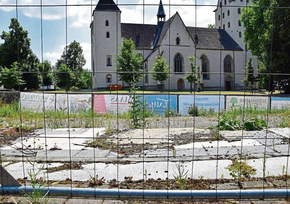 Zwischen Stiftskirche und Antonianum soll der Neubau der Verwaltung entstehen – und sich gleichzeitig städtebaulich einfügen. Foto: Kossack
