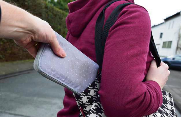 Ausländische Tatverdächtige sind bei Taschendiebstählen auch im Kreis überproportional vertreten. Symbolfoto: Kossack