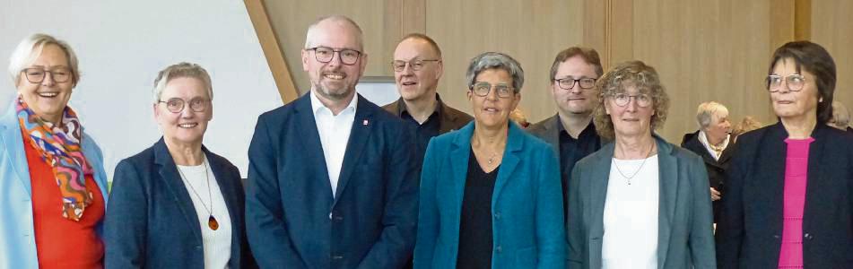 Freuten sich über einen gelungenen Neujahrsempfang der Caritas (v.l.): Christa Mertens, Doro Schulte, Ralf Nolte, Pfarrer Marcus Gudermann, Bettina Wiebers, Georg Karbowski, Monika Greiß und Hanne Fromme.