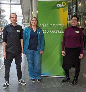 Das Lippstädter Grünen-Trio in Berlin (v.l.) Dominik Kaufmann, Elisabeth Körner und Beate Tietze-Feldkamp.