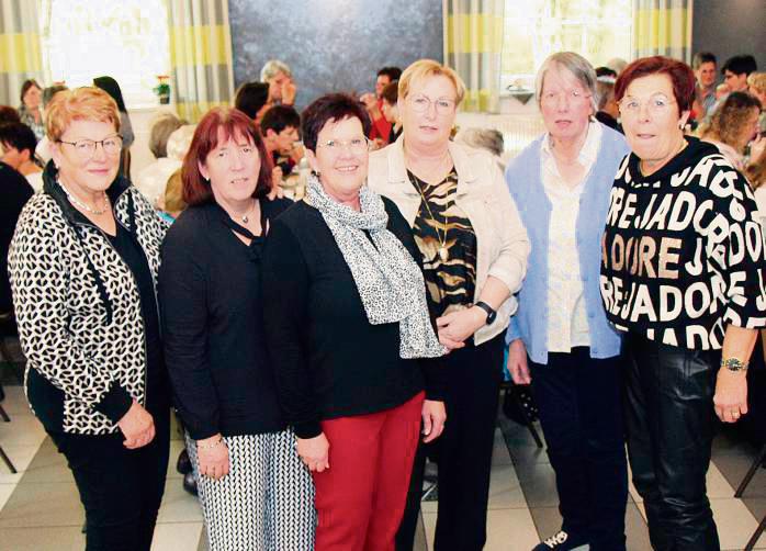 Der Vorstand um (v.l.) Gerda Kraft, Rita Wienecke, Edeltraud Hötte-Flormann, Bernadette Scheideler, Dorothea Tigges und Anne Köhne freut sich aufs nächste Jahr. Foto: Löseke