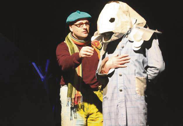 Rodolfo (Mark Plewe) mit einem Meerwesen. Foto: Wissing