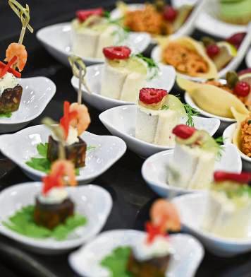 Nach einem Rezept für die Zukunft sucht der Cateringservice Auer in Lippstadt. Symbolfoto: Arne Dedert (dpa)