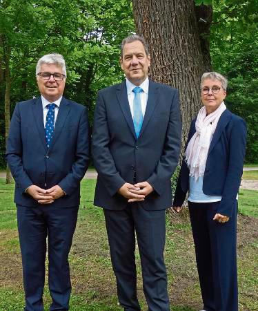 Oliver Kruse (M.) ist seit letzter Woche Leiter des Lippstädter Finanzamtes.