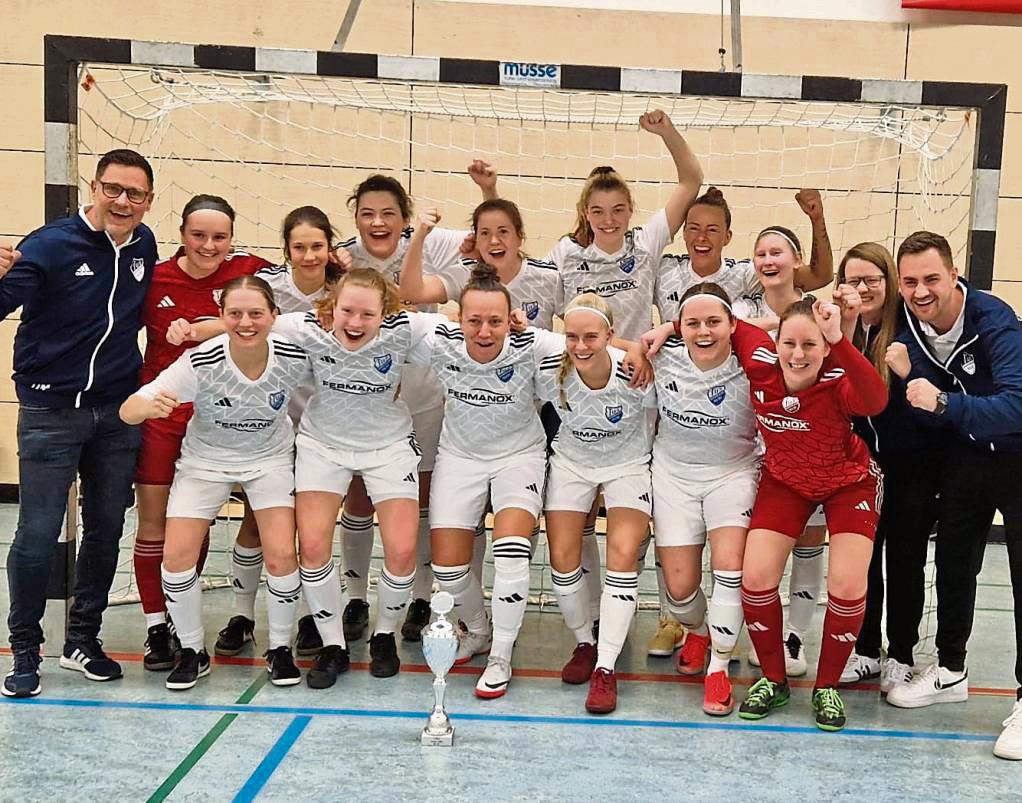 Hallenmeister des Fußballkreises Gütersloh-Beckum: Die Frauen des TuS Wadersloh schlugen im Finale den großen Favoriten FSV Gütersloh II mit 3:0. Kurz darauf holten auch die B-Juniorinnen des TuS Wadersloh den Titel.