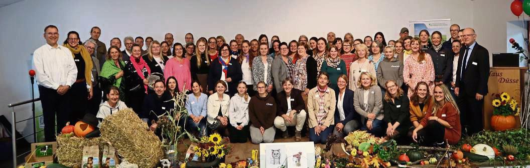Den zehnten Geburtstag der Lehrgänge feierte die Landwirtschaftskammer mit vielen früheren Teilnehmern auf Haus Düsse. Foto: Klaus Bunte