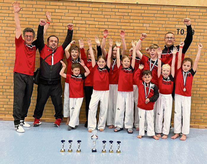 Die Taekwondoka des TV Kallenhardt freuten sich über reichlich Edelmetall beim Sauerlandpokal in Warstein.