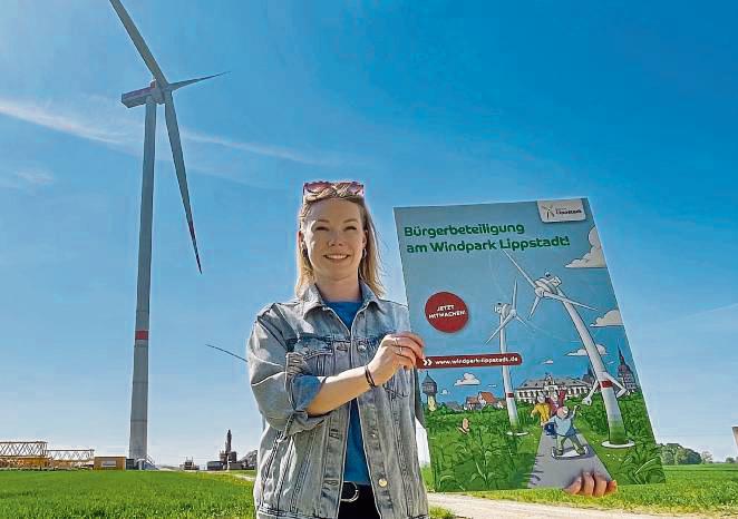 Stefanie Flam, Pressesprecherin der Investorengruppe SL Naturenergie, präsentiert die Bürgerbeteiligung. Foto: Vielberg
