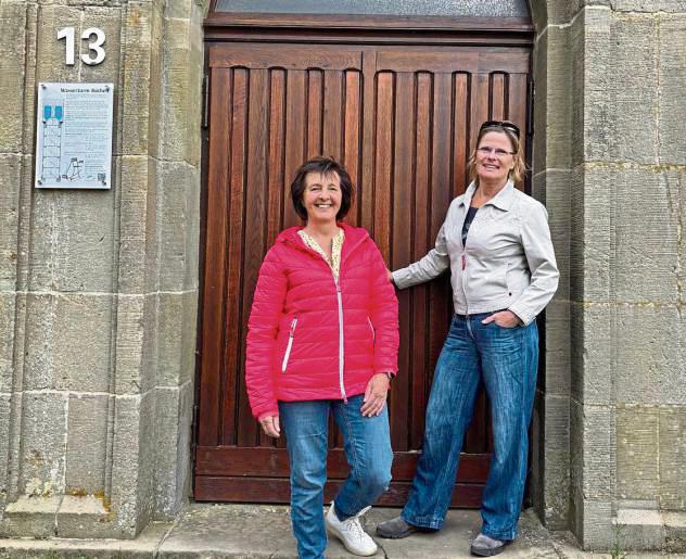 Spazieren gehen, über Themen sprechen, die die Stadt bewegen und sich austauschen: Das möchte die BG Rüthen, hier mit Annette Herbst-Köller (l.) und Susanne Dönnecke, mit ihren „Pröleken ums Mäuerken“ erreichen.