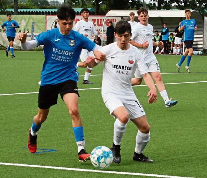 Die B-Junioren des TuS Lipperode (in Weiß) verabschiedeten sich mit einem 2:1-Sieg aus der Saison. Foto: Dannhausen